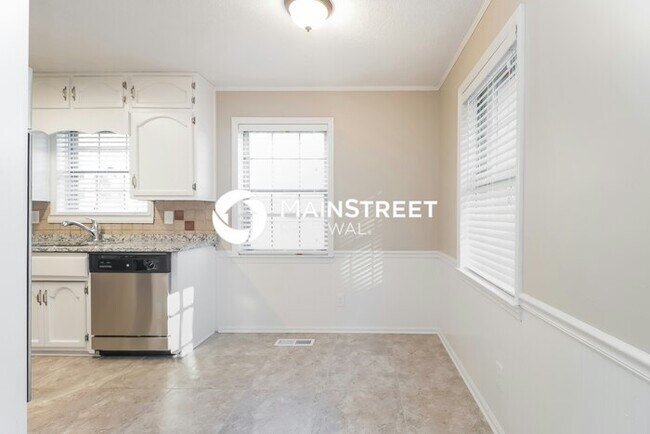 Building Photo - 5 Bedroom Pet-Friendly Home in Birmingham, AL with Main Street Renewal