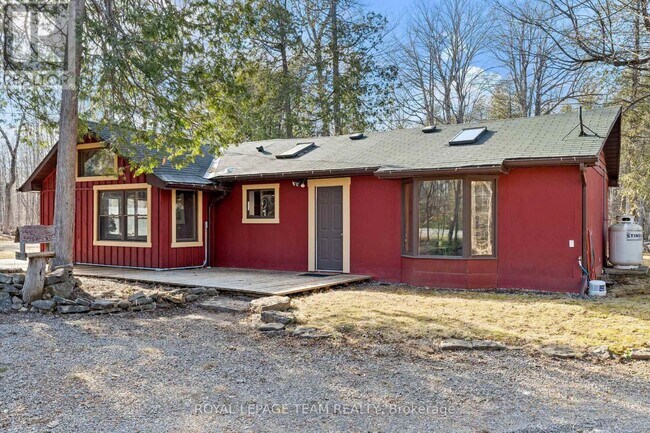 Photo du bâtiment - 4265 Roger Stevens Dr