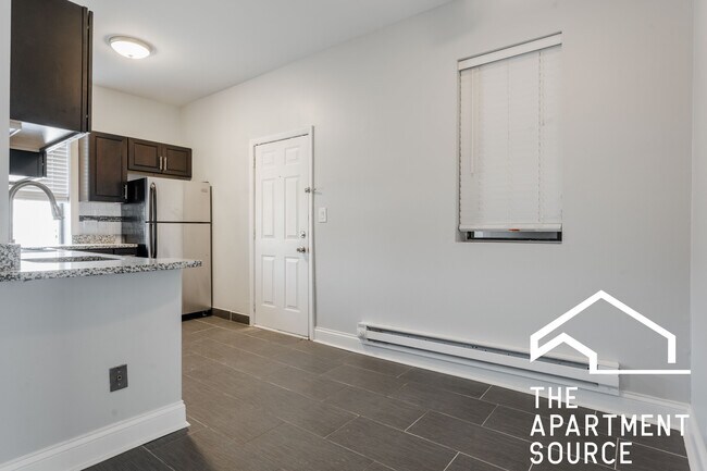 Building Photo - 3637 W Dickens Ave