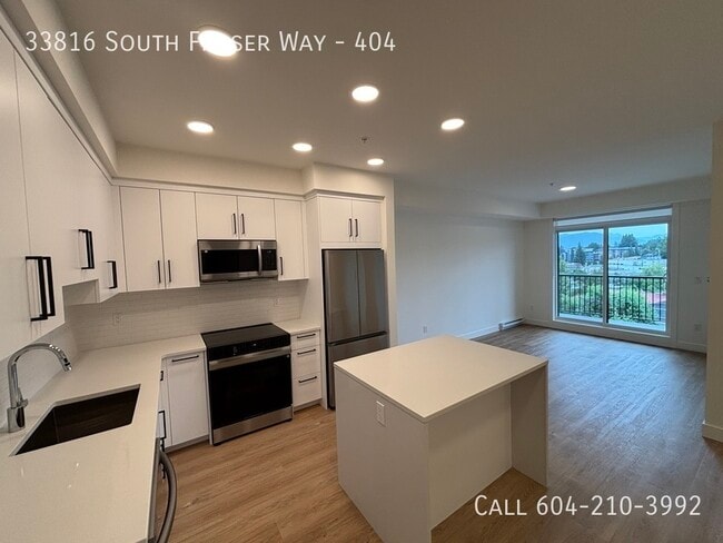 Building Photo - Cozy Condo in Prime Location