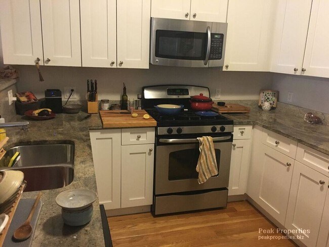 Foto del edificio - 913 Forest Ave