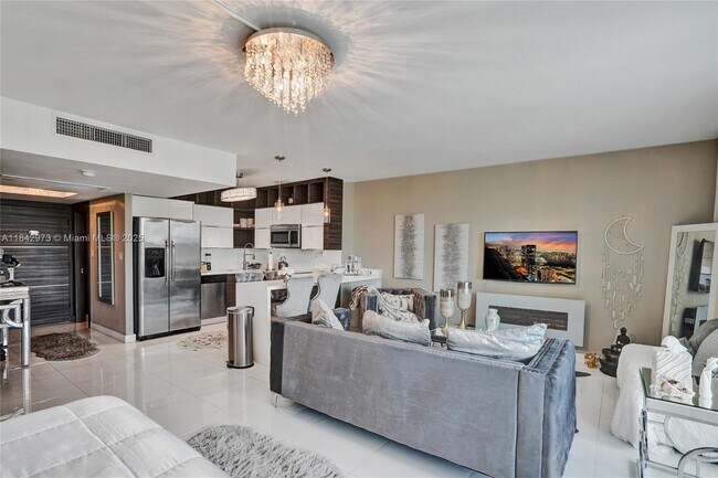 Building Photo - 5401 Collins Ave