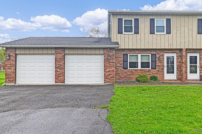 Foto del edificio - 9395 Pine Grove Ln