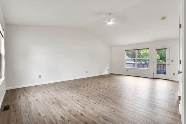 Foto del edificio - 4516 Harston Ave