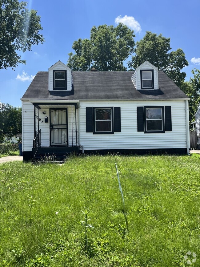 Building Photo - 3008 Oakridge Dr