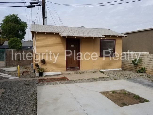 Building Photo - 308 S Washburn Ave