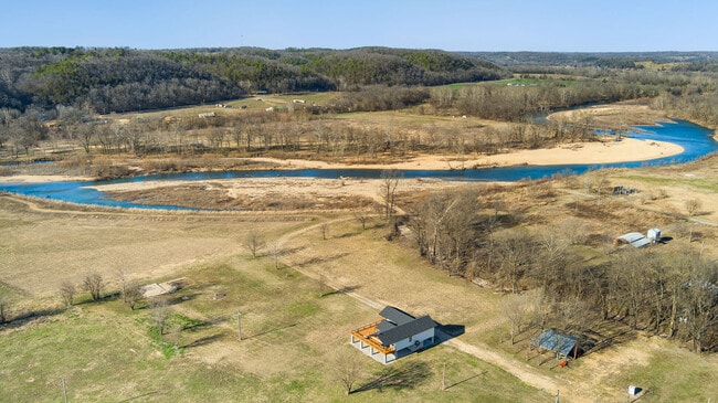 Building Photo - 305 Rivercrest Ln