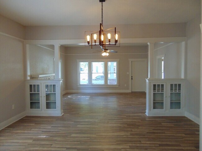 Building Photo - 3/2 Bungalow Tampa Heights Neighborhood