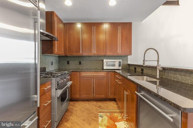 Foto del edificio - 410 Shurs Ln