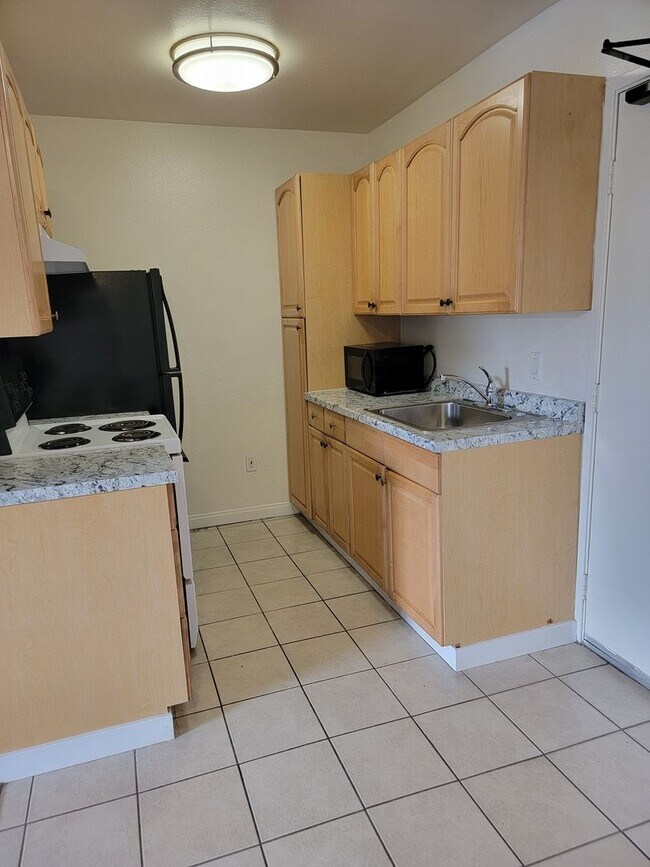 Foto del edificio - Clean and Quiet 1 Bedroom/1 Bath  in SENIOR COMPLEX Section 8 Accepted