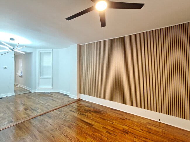 Foto del edificio - 5949 Addison St