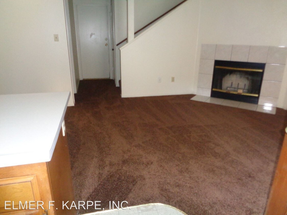Building Photo - 817 Quail Ln