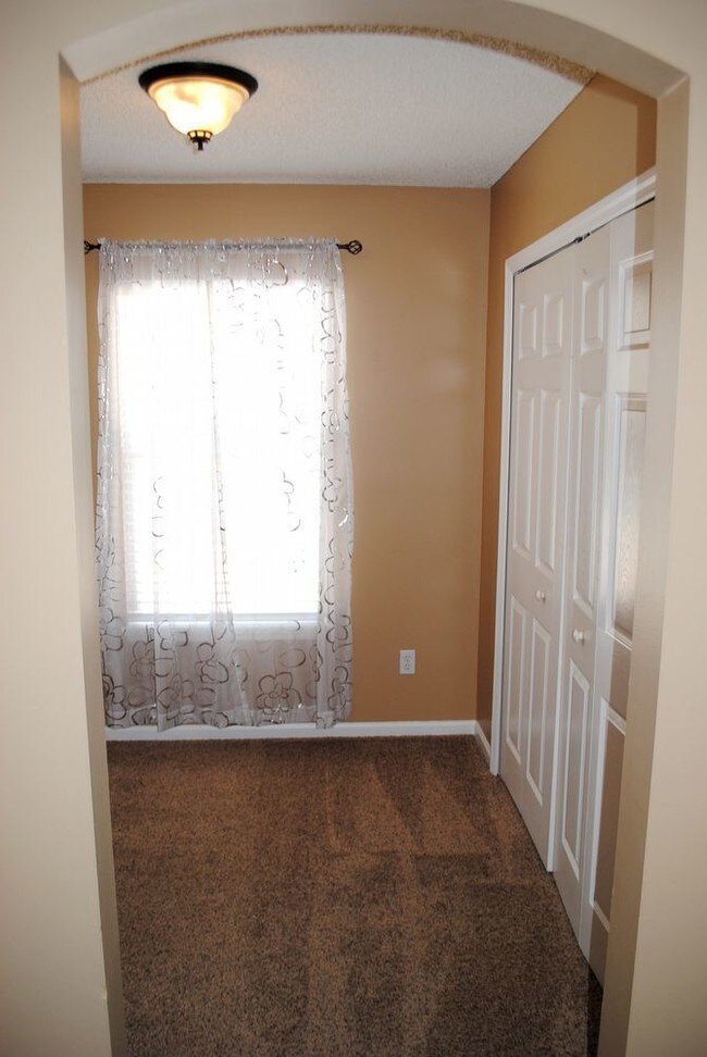 Building Photo - 487 Portobello Dr