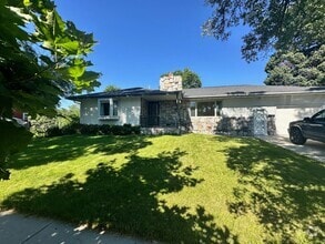 Building Photo - 115 S 10th Ave