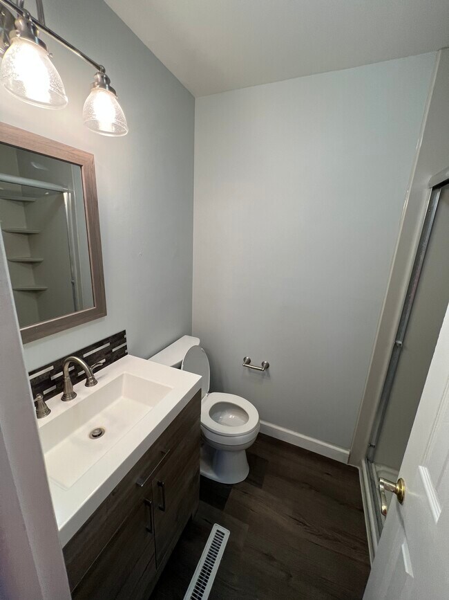 Foto del edificio - 32 Currier Pl