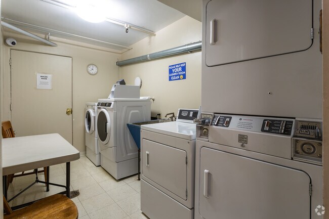 Instalaciones de lavandería - Virginia Mae Apartment