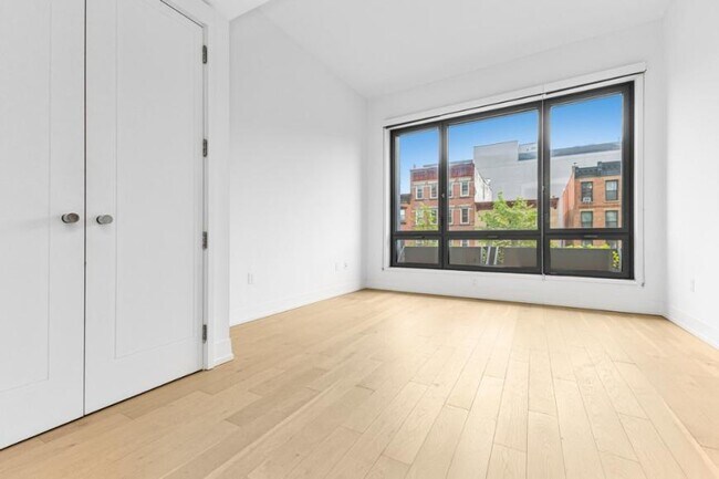 Foto del edificio - 0 bedroom in Brooklyn NY 11238