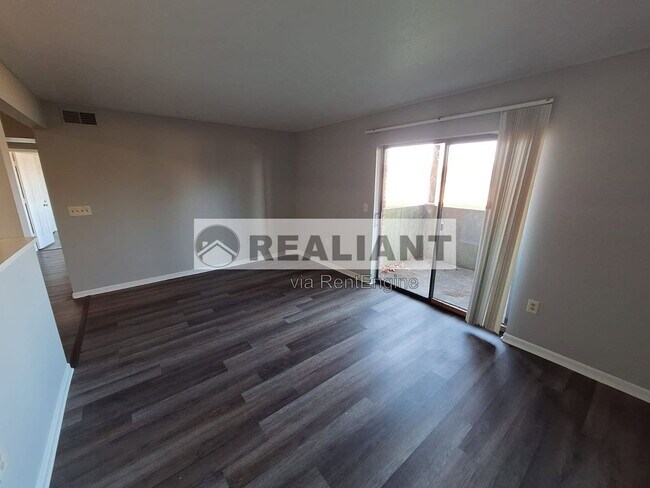 Foto del edificio - 904 Amhurst Dr