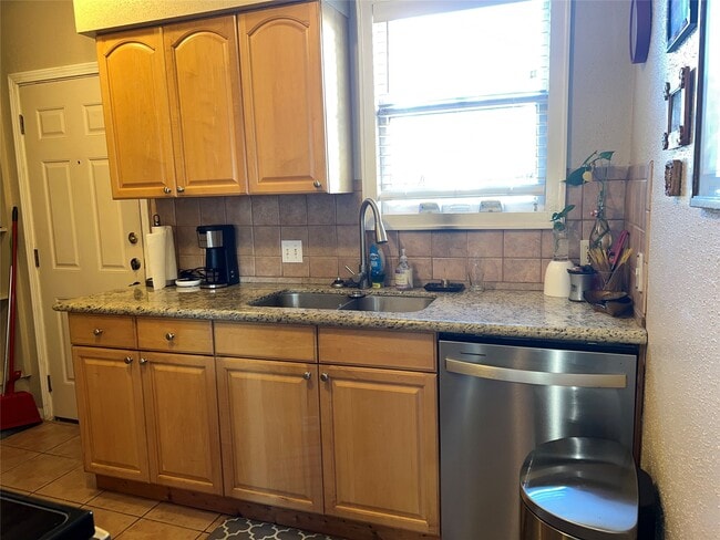 Building Photo - 1505 Rosewood St