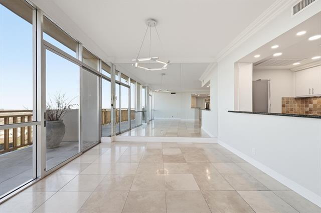 Foto del edificio - 6211 W Northwest Hwy