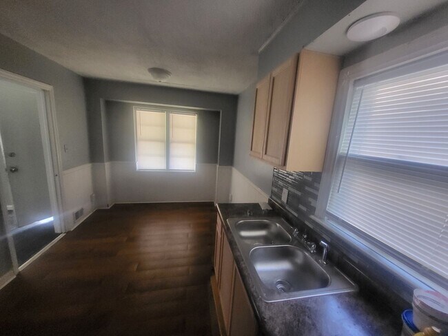 Foto del edificio - 3-bedroom Near City Airport