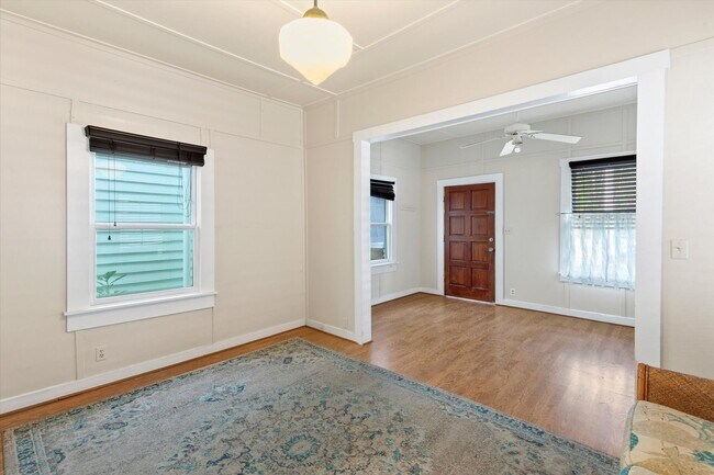 Foto del edificio - 1 Bedroom 1 Bathroom partially Furnsihed Home available for a 1 year Lease!