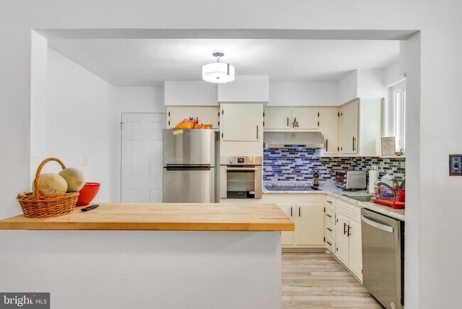 Building Photo - 7310 Wessex Dr