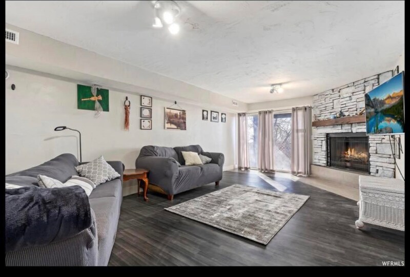 Building Photo - 96 S 1000 W St