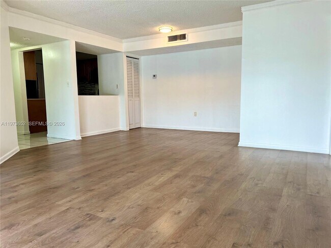 Foto del edificio - 20761 NE 4th Pl