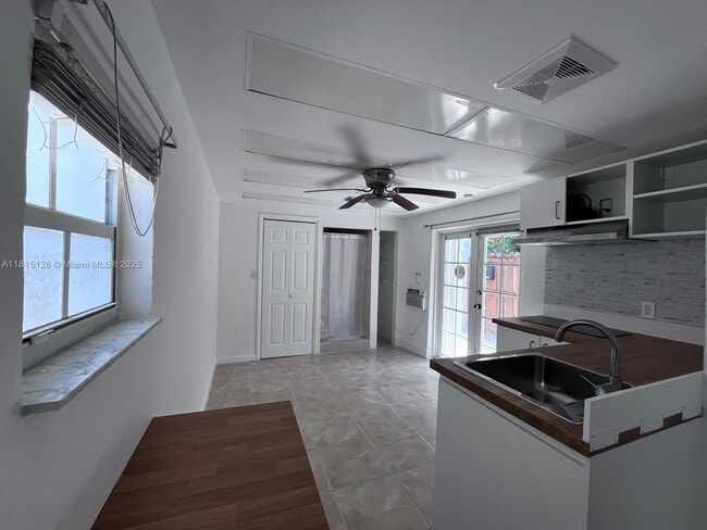 Building Photo - 1501 Calais Dr