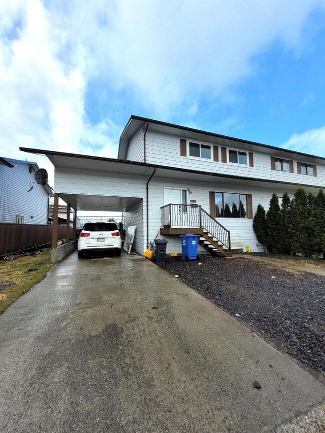Building Photo - 102 Raven Crescent