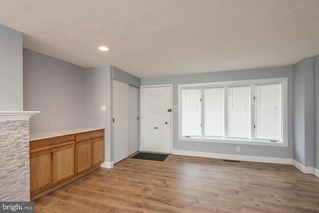 Building Photo - 5452 Vicaris St