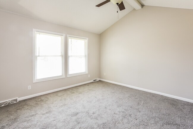 Building Photo - Gorgeous 3 Bedroom Home in Excelsior Springs!