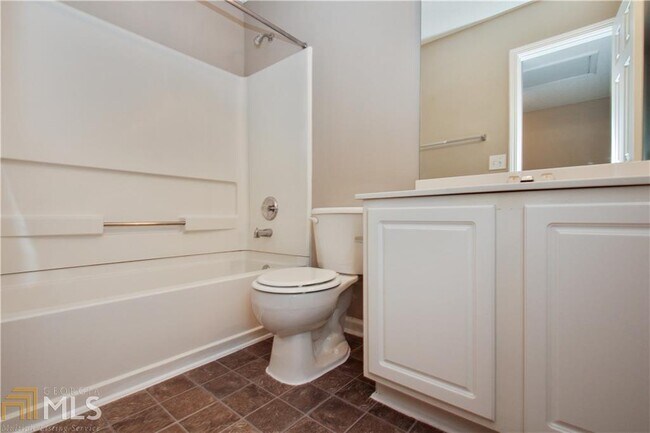 Full bath features a garden tub - 4129 Howell Park Rd