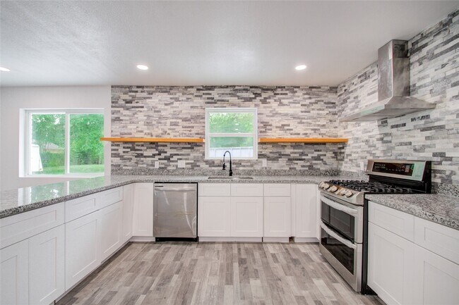 Foto del edificio - 550 Roanoke Dr