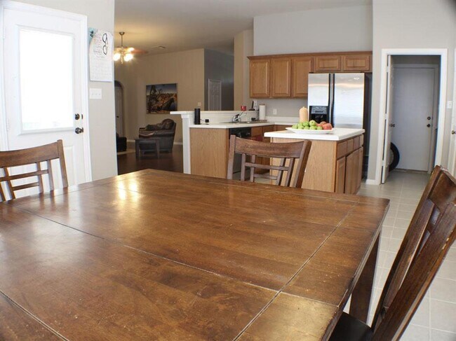 Foto del edificio - 930 Satellite View