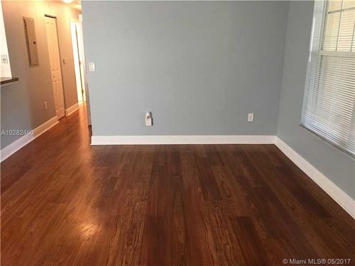 Foto del edificio - 5880 W Sample Rd