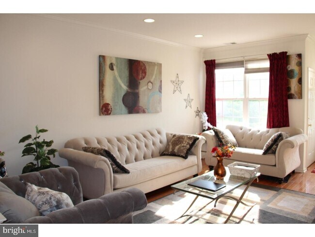 Foto del edificio - 8 Stafford Dr