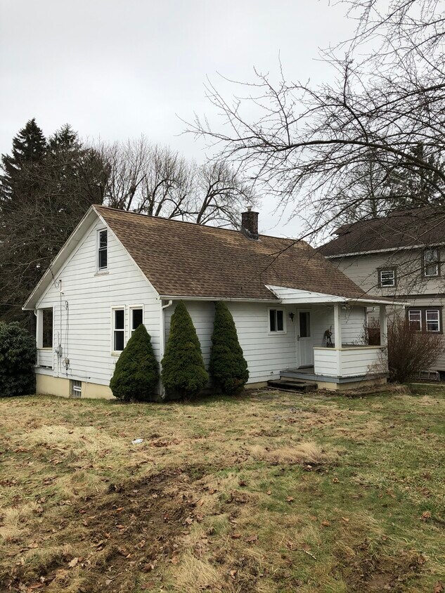 Primary Photo - 852 East Ave
