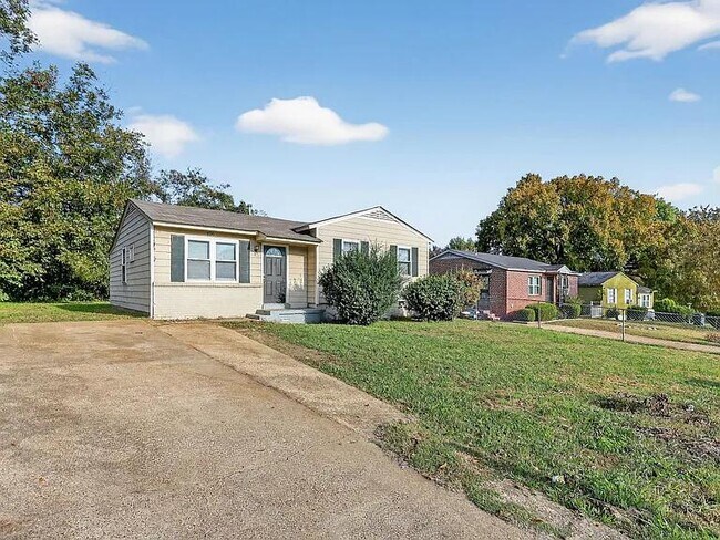 Building Photo - 896 Pawnee Ave