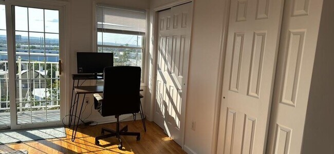 Foto del edificio - 207 Columbia Ave