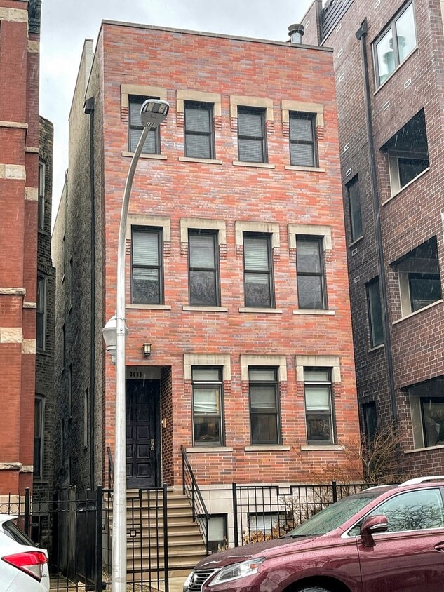 Primary Photo - 3039 N Sheffield Ave