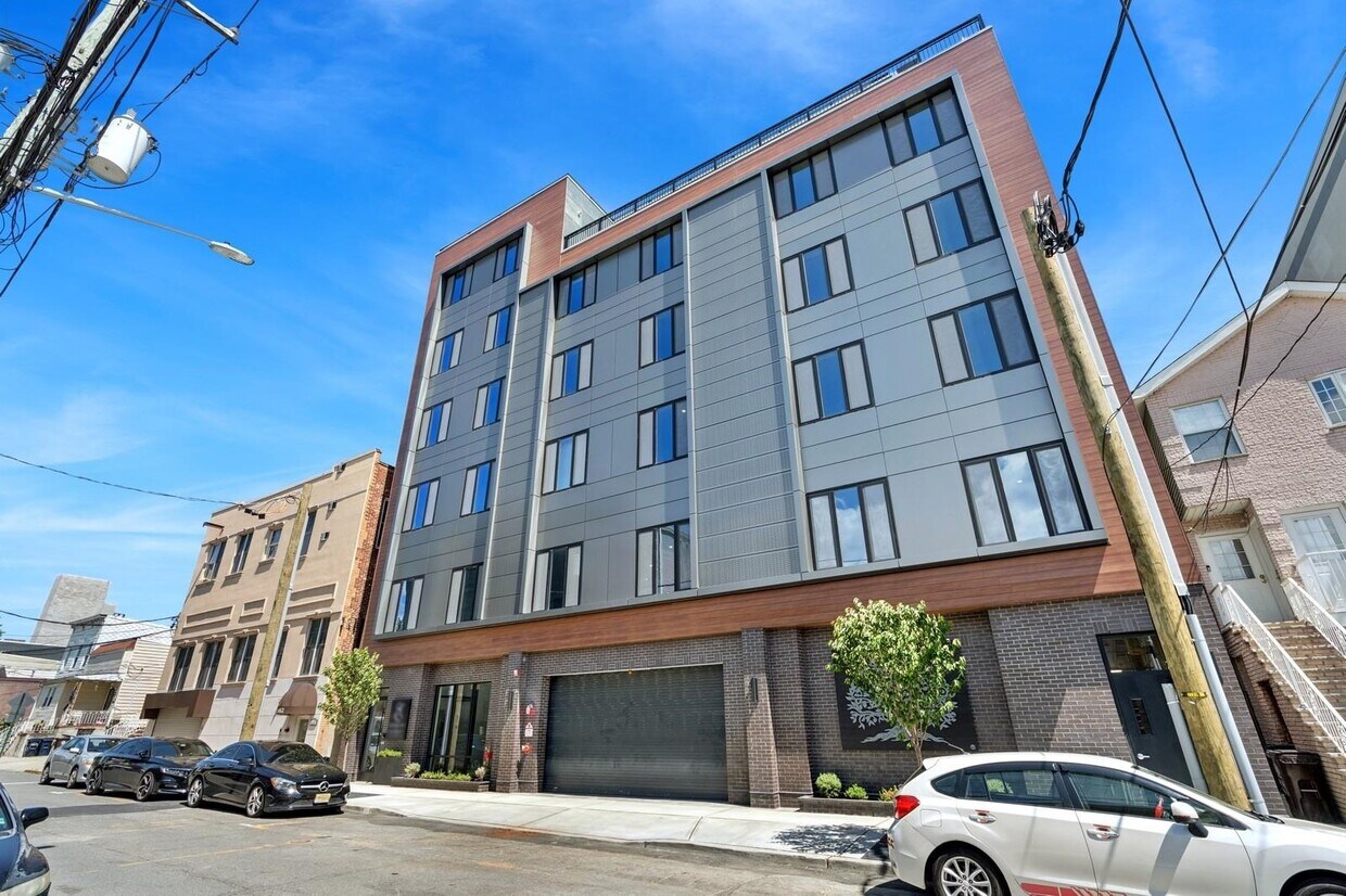 Primary Photo - 6810 Polk St