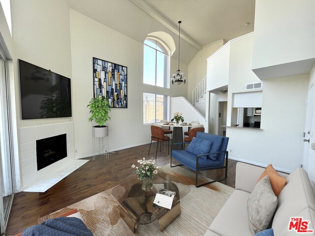 Primary Photo - 1529 S Bundy Dr