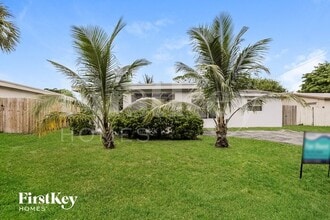 Building Photo - 351 SW 31st Ave