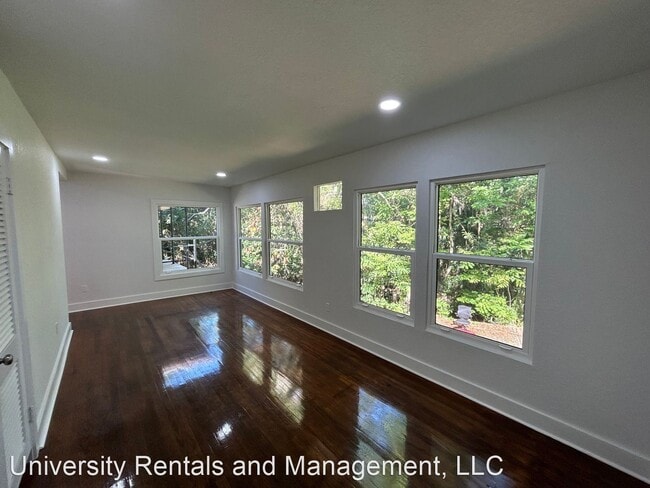 Building Photo - 4 br, 2 bath House - 605 SW 9th St