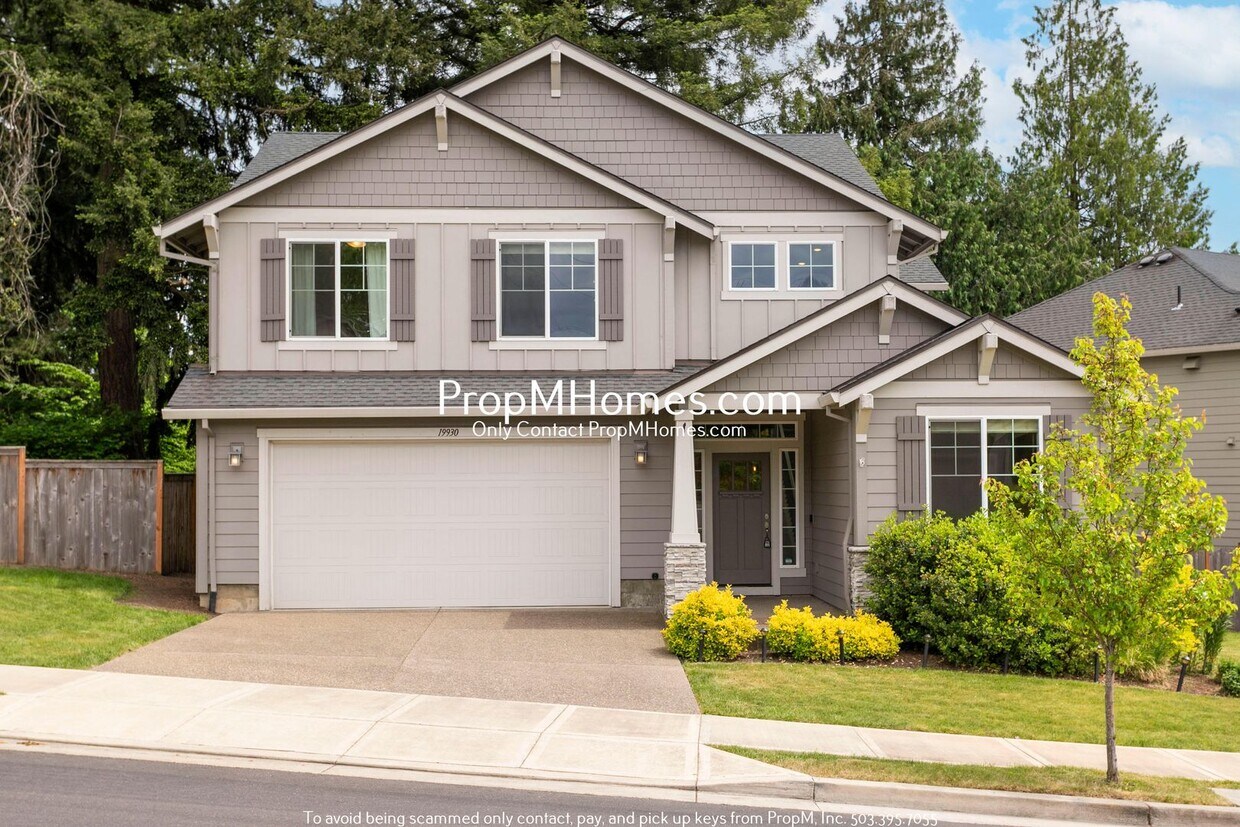 Primary Photo - Stunning Four Bedroom Oasis in Tualatin!