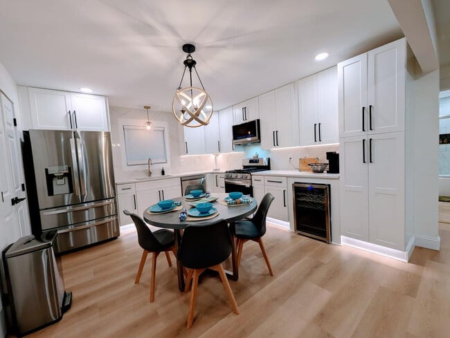 Foto del edificio - 10 Burnett Ferry Rd SW