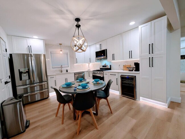 Foto del edificio - 10 Burnett Ferry Rd SW