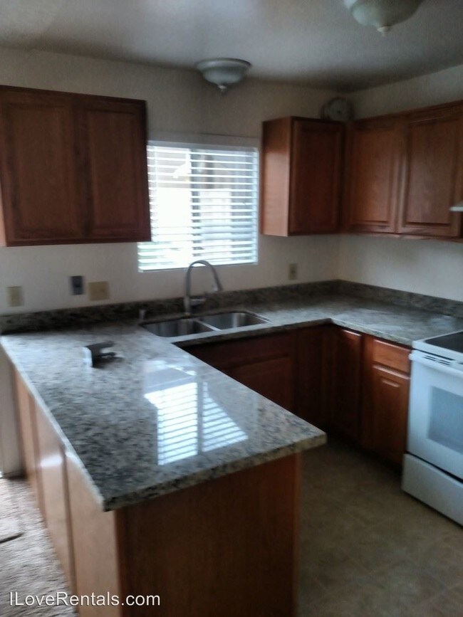 Building Photo - 3 br, 2 bath House - 1181 E 22nd Street